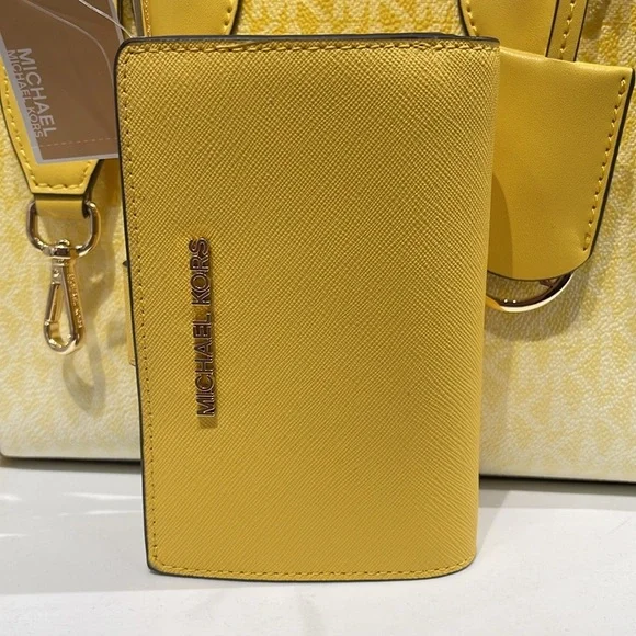 Michael Medium Crossgrain Leather Bifold Wallet
Daisy Yellow 
NWT - Picture 3 of 16